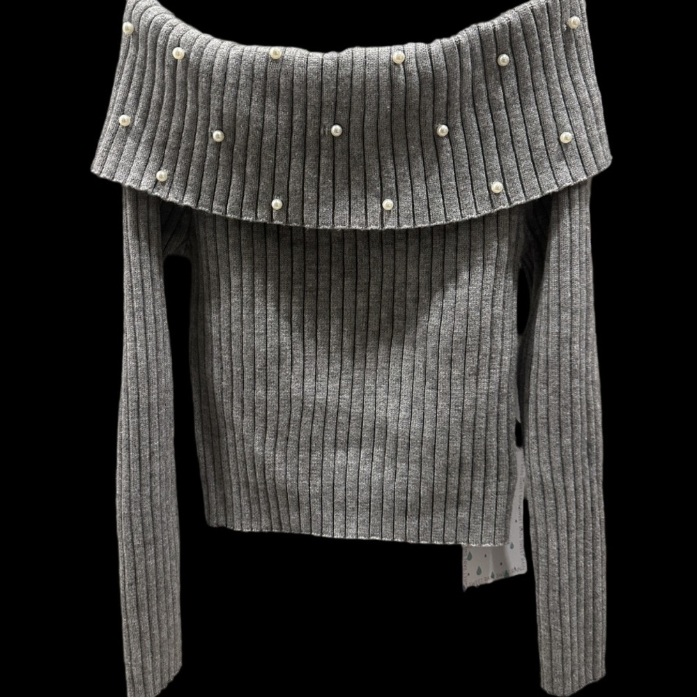 NWT | Gray Ribbed Sweater with Pearls - Size M